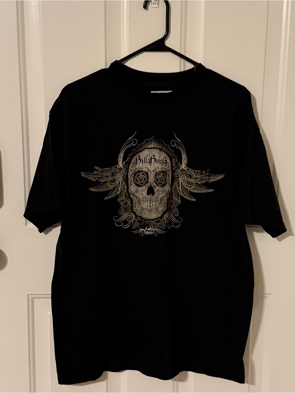 Men’s Billabong black skull graphic tee size L skater